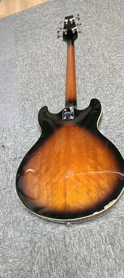 ゆ*つ様 アリアプロ2 セミアコ・ベース サンバースト