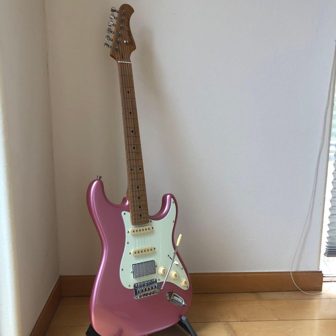 美品　Bacchus BST-2RSM HSS メタリックピンク　ストラト