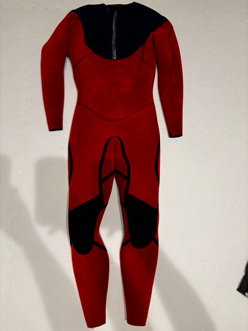 SALTCREEK POINT model ウェットスーツ