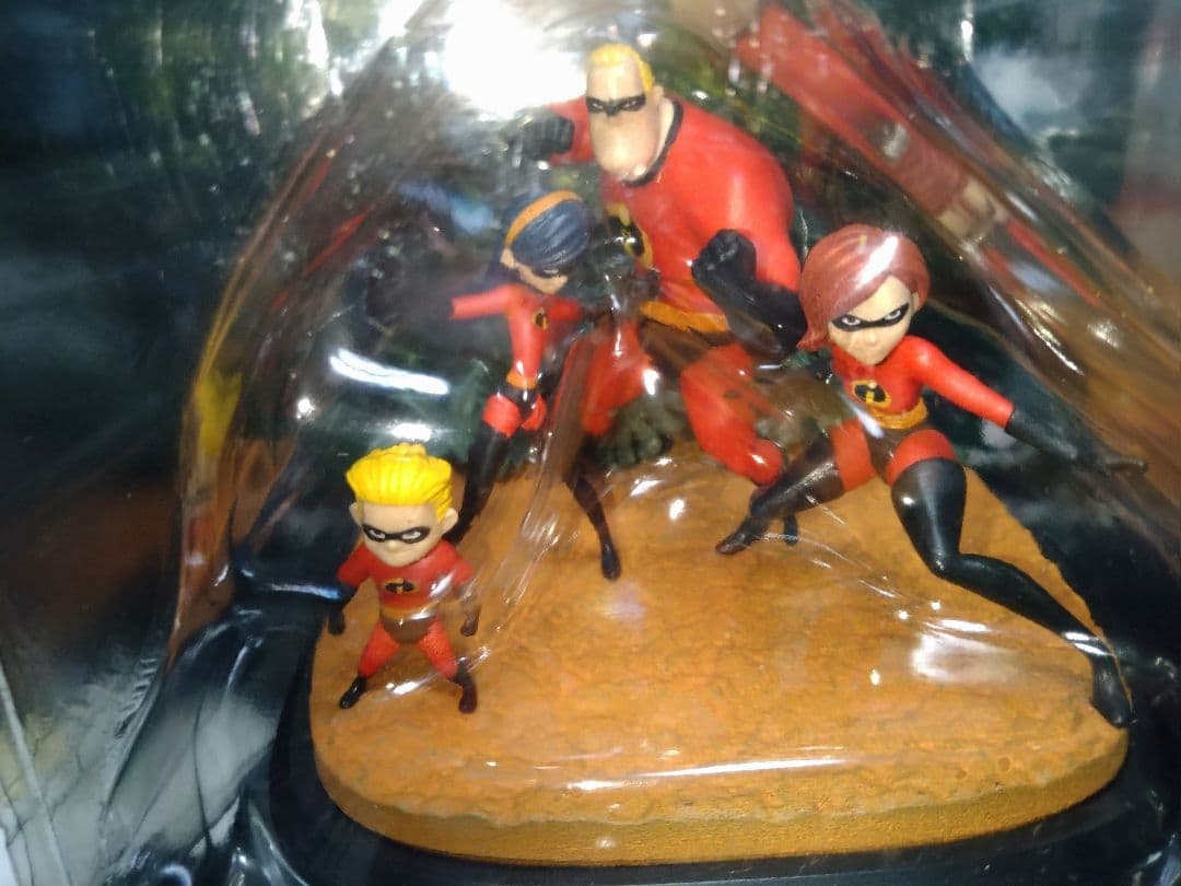 ピクサー フィギュアセット & キャンバスボード