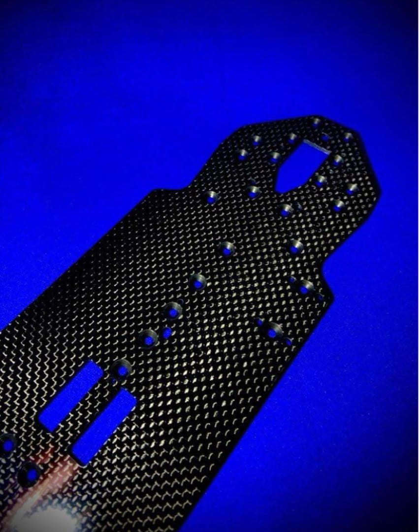 シュマッカー 製　Mi9用　シャーシ　蕨山Carbon