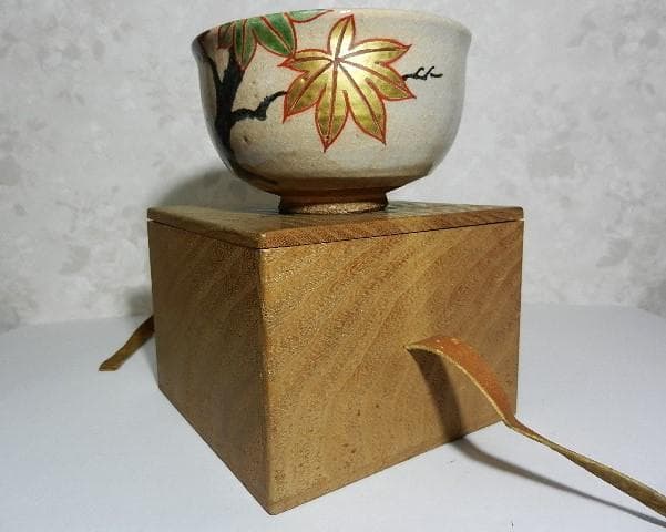 茶道具「色絵楓ノ図茶碗（泥中蔵六造）」（希少骨董色絵茶碗か）
