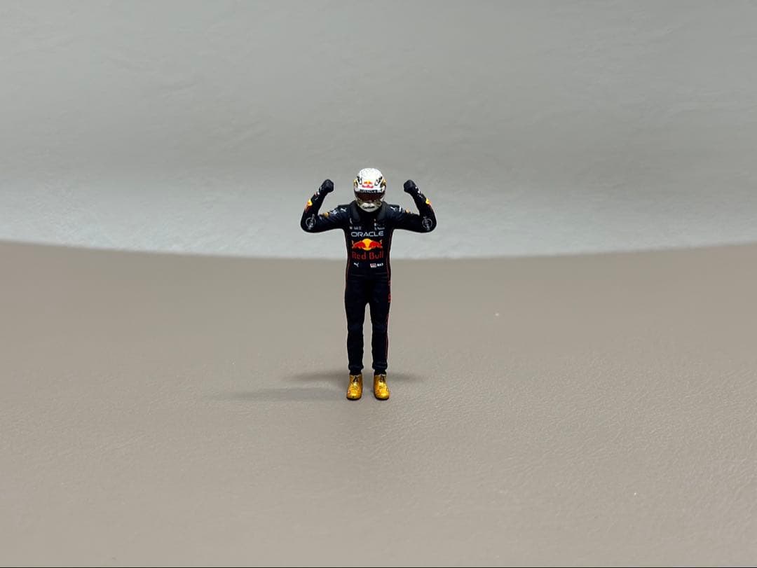 マックスフェルスタッペン別注 RB18 ミニカー 日本GP 1/43 スケール