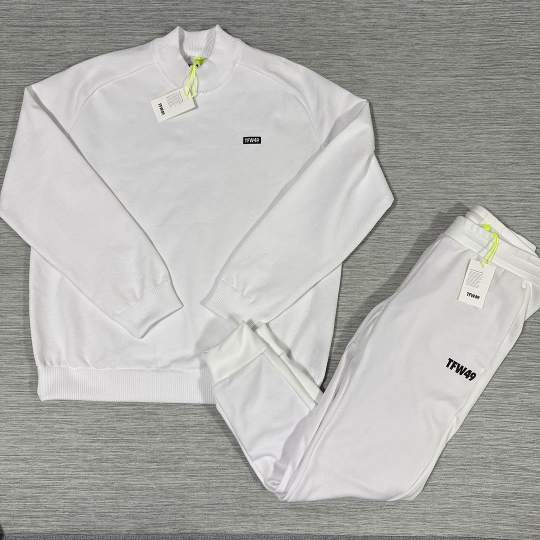 新品　TFW49 スウェットモックネック　裏起毛スウェットパンツ　セット