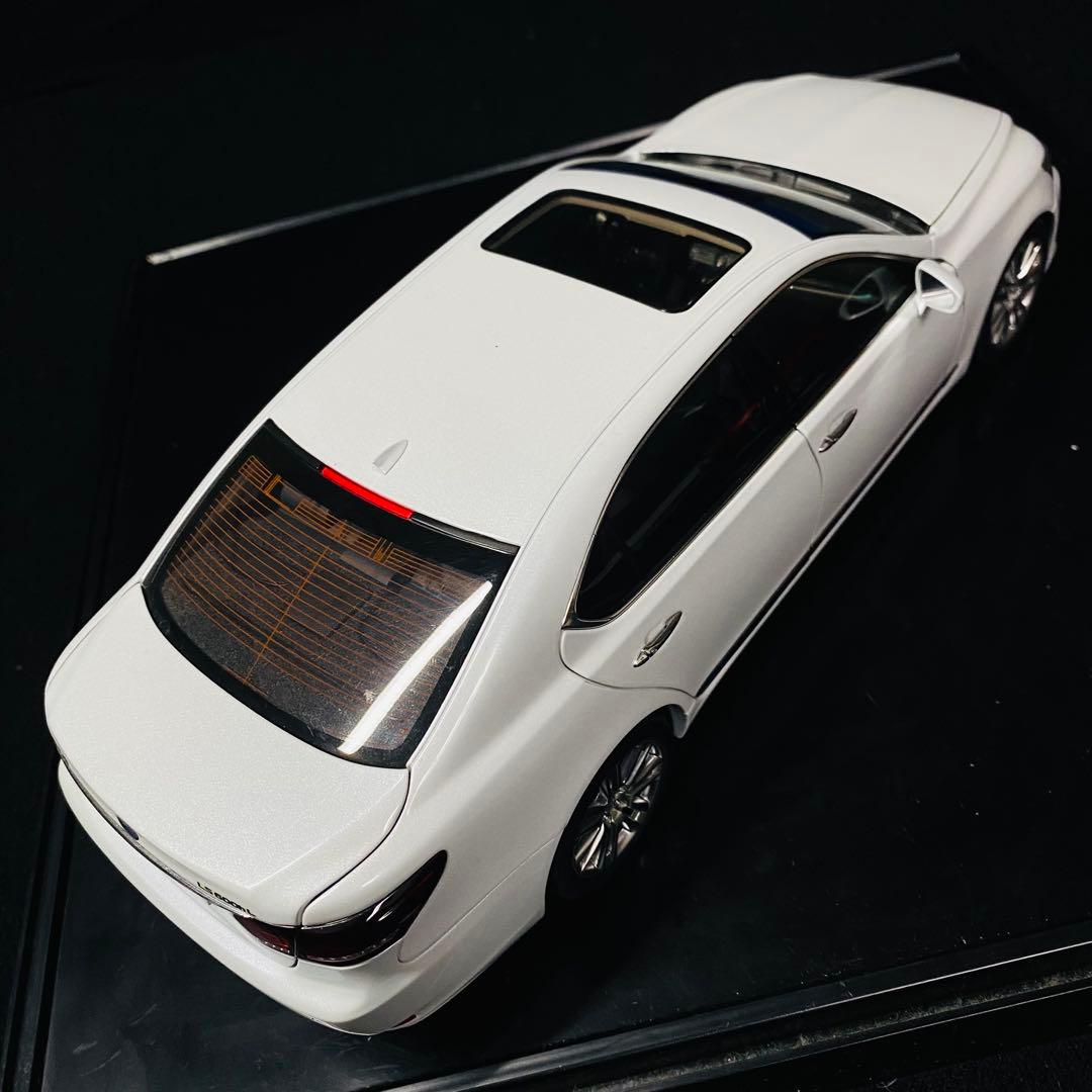 AUTOart 1/18 レクサス LS600hL 2013 ホワイトパール