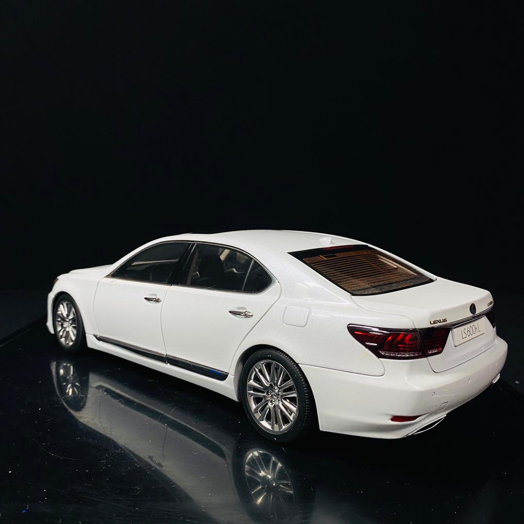 AUTOart 1/18 レクサス LS600hL 2013 ホワイトパール