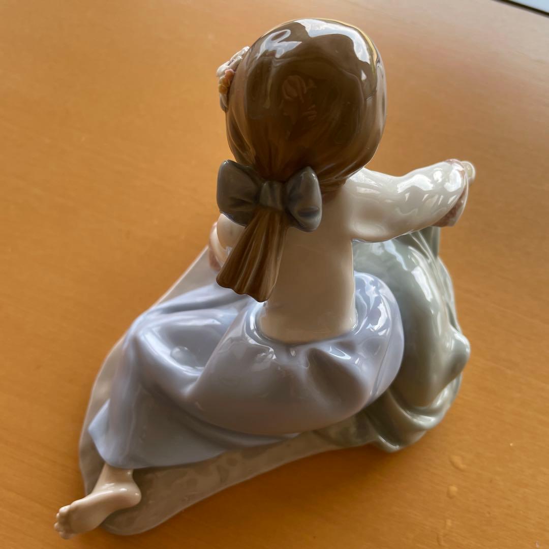 極美品　LLADRO リヤドロ　座っている少女子犬付き　　キズなし破損なし
