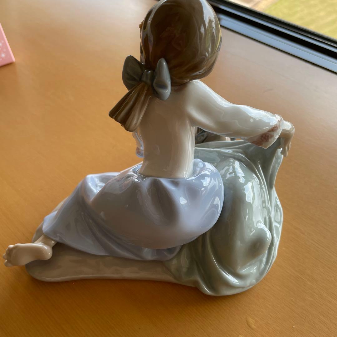 極美品　LLADRO リヤドロ　座っている少女子犬付き　　キズなし破損なし