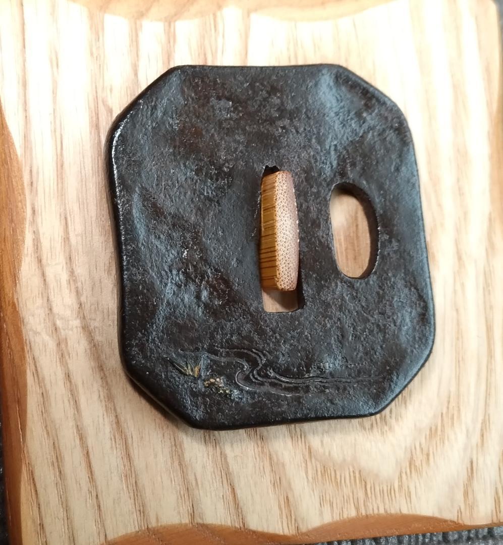 鉄鐔 (月間誌「麗」掲載、子犬に蝶図・江戸後期)