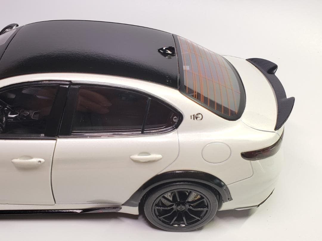 ソリド SOLIDO 1/18 アルファロメオ ジュリア GTA ホワイト 白