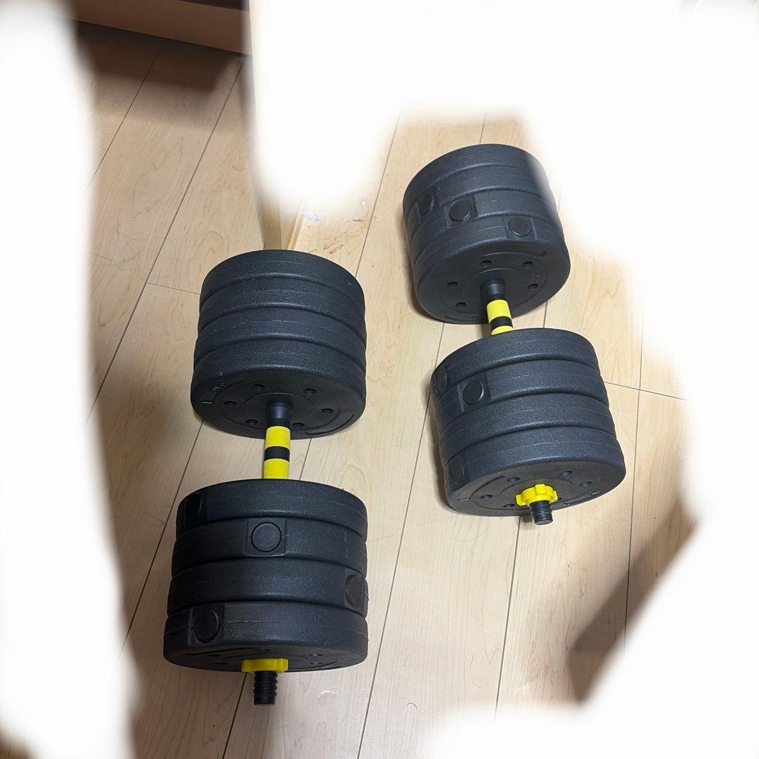 ダンベル2個　(シャフト✖️2、3kgプレート✖️16、留め具✖️4)