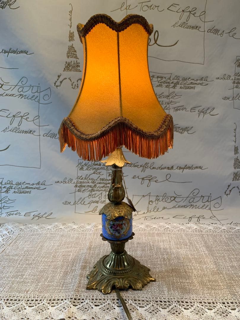 フランス製　アンティークのセーブル焼の電気スタンド！シェードも綺麗で素敵です！