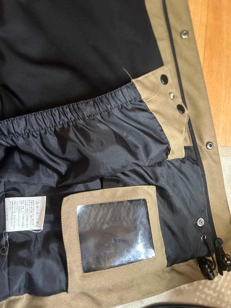 デニムパンツとロゴジャケットセット