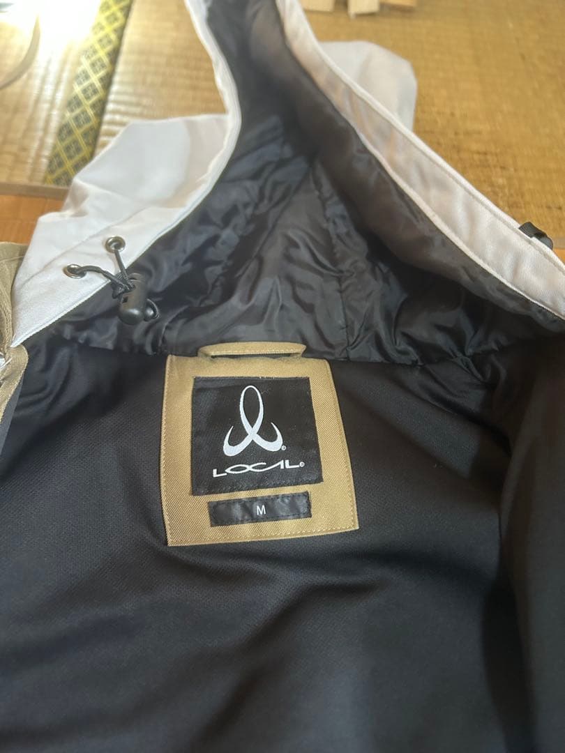 デニムパンツとロゴジャケットセット