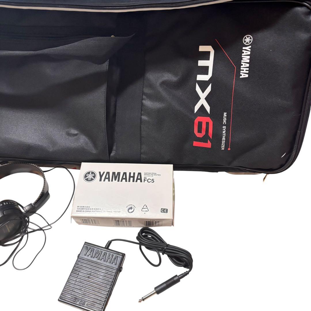美品YAMAHA MX61 シンセサイザー ホワイト スタンド フットペダル 等