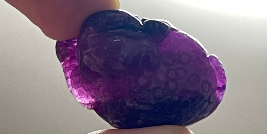 超レア　スギライト　石　半透明　手彫り　神話の生き物