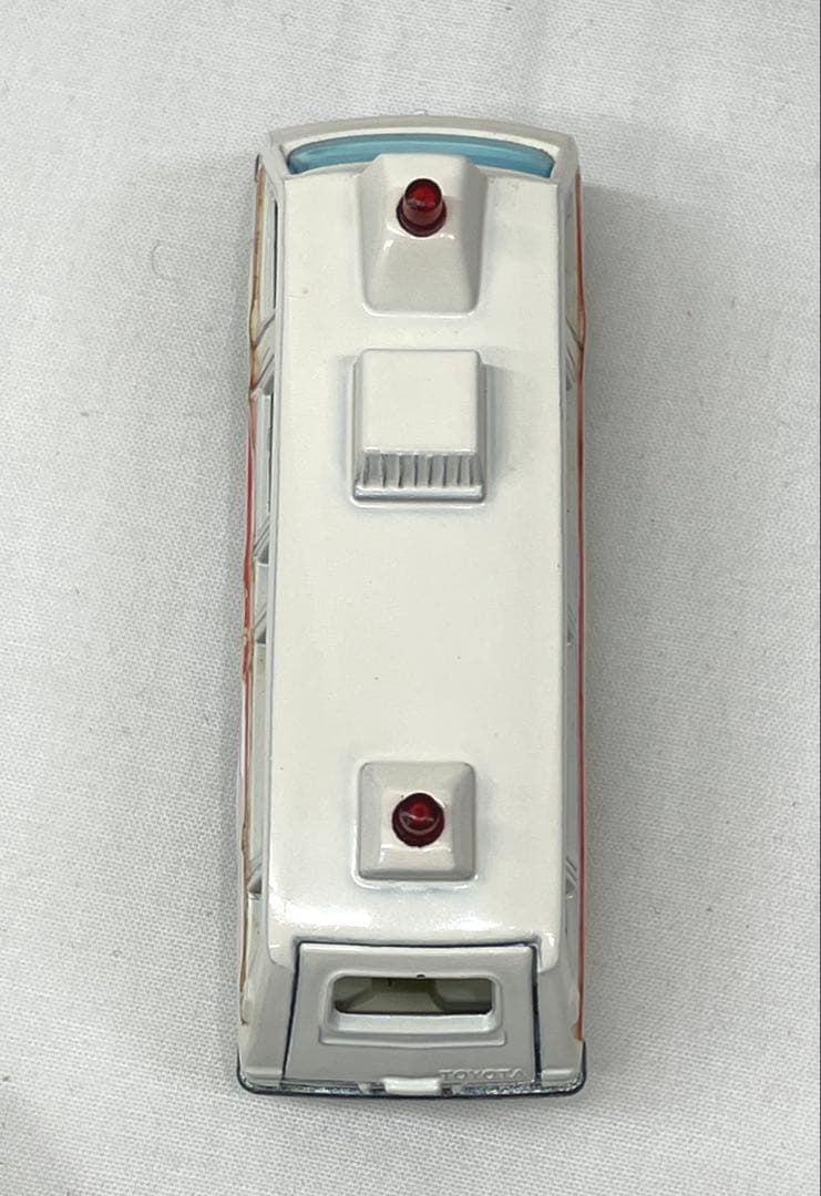 トミカ ハイエース コミューター救急車 ホワイト No.57 黒箱