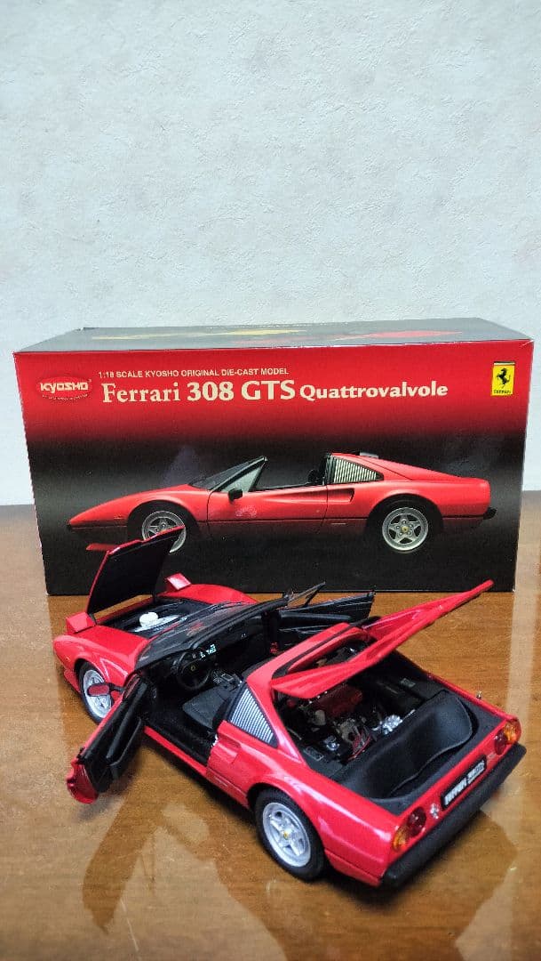 京商1/18フェラーリ308GTSクアトロバルボーレ【RED】