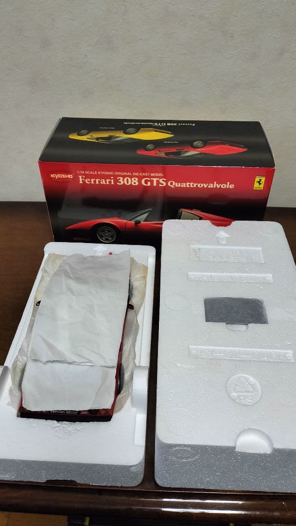 京商1/18フェラーリ308GTSクアトロバルボーレ【RED】