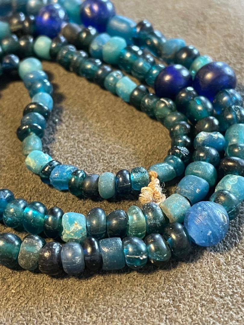 出土　古墳時代　赤瑪瑙製12面切子玉　瑠璃玉1連