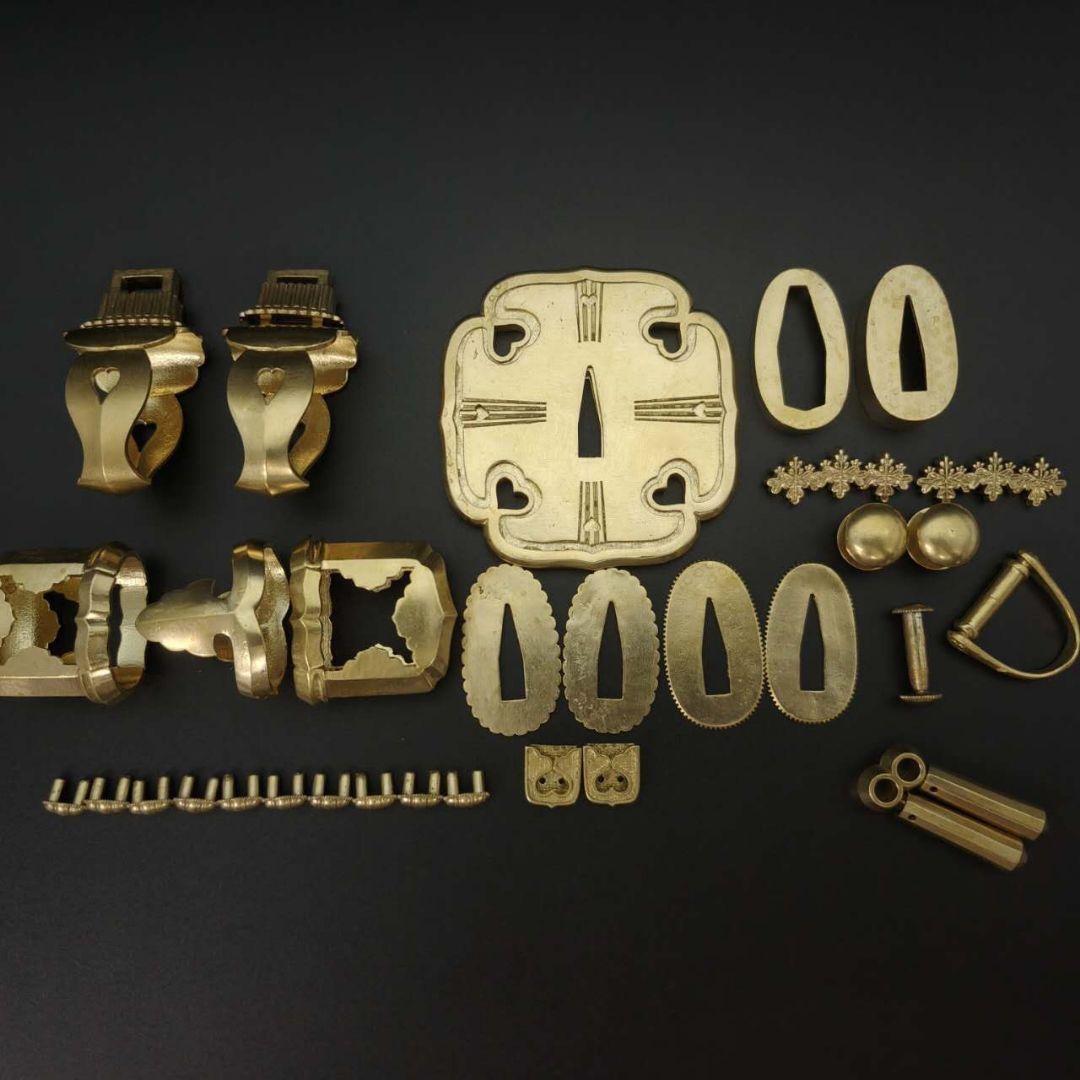 太刀金具　太刀拵　五三の桐　刀鍔目貫はばき切羽目釘鐺柄鞘　金具　金工品　刀剣美術