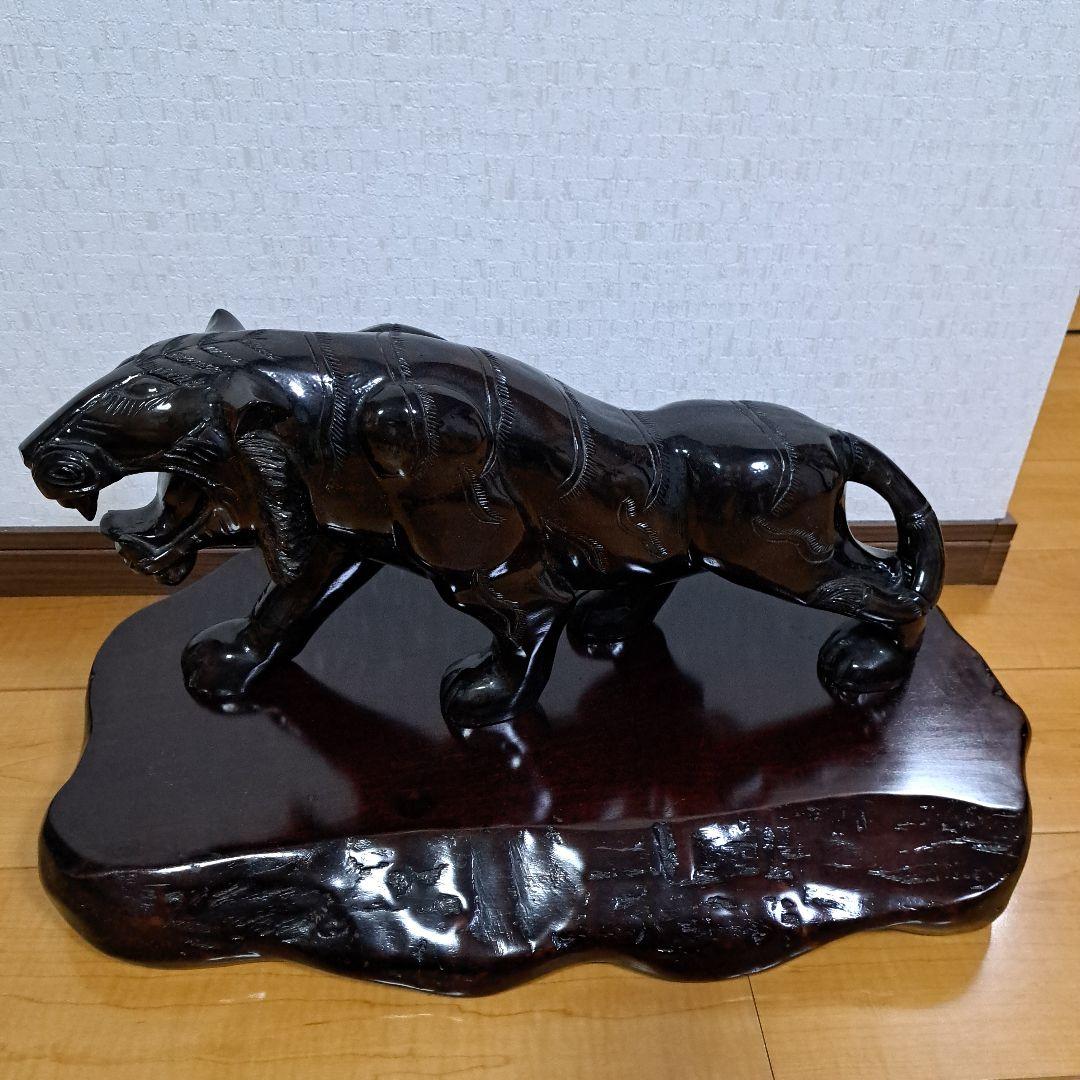 木製虎彫刻 黒色