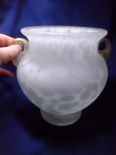 美品　高さ21センチの大きな岩田久利の代表作【雪牡丹】です。 手吹硝子 耳付花瓶