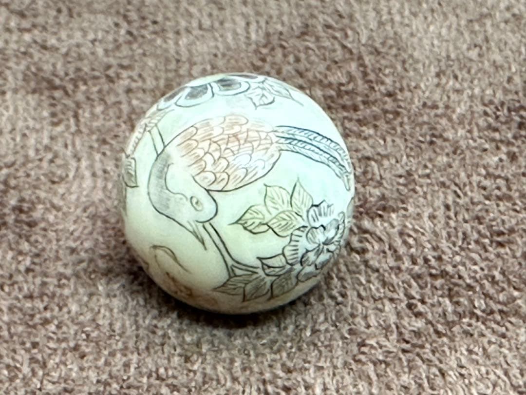 和装小物　緒締め　アンティーク　天然素材　細密彫刻　鯨の歯