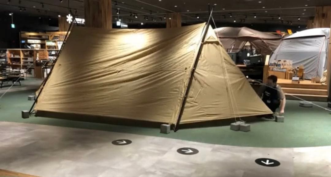 新品　イグニオ　シェルターテント　タープテント　キャンプ　アウトドア