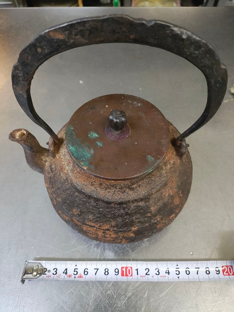 鉄製丸型 鉄瓶 取っ手付き