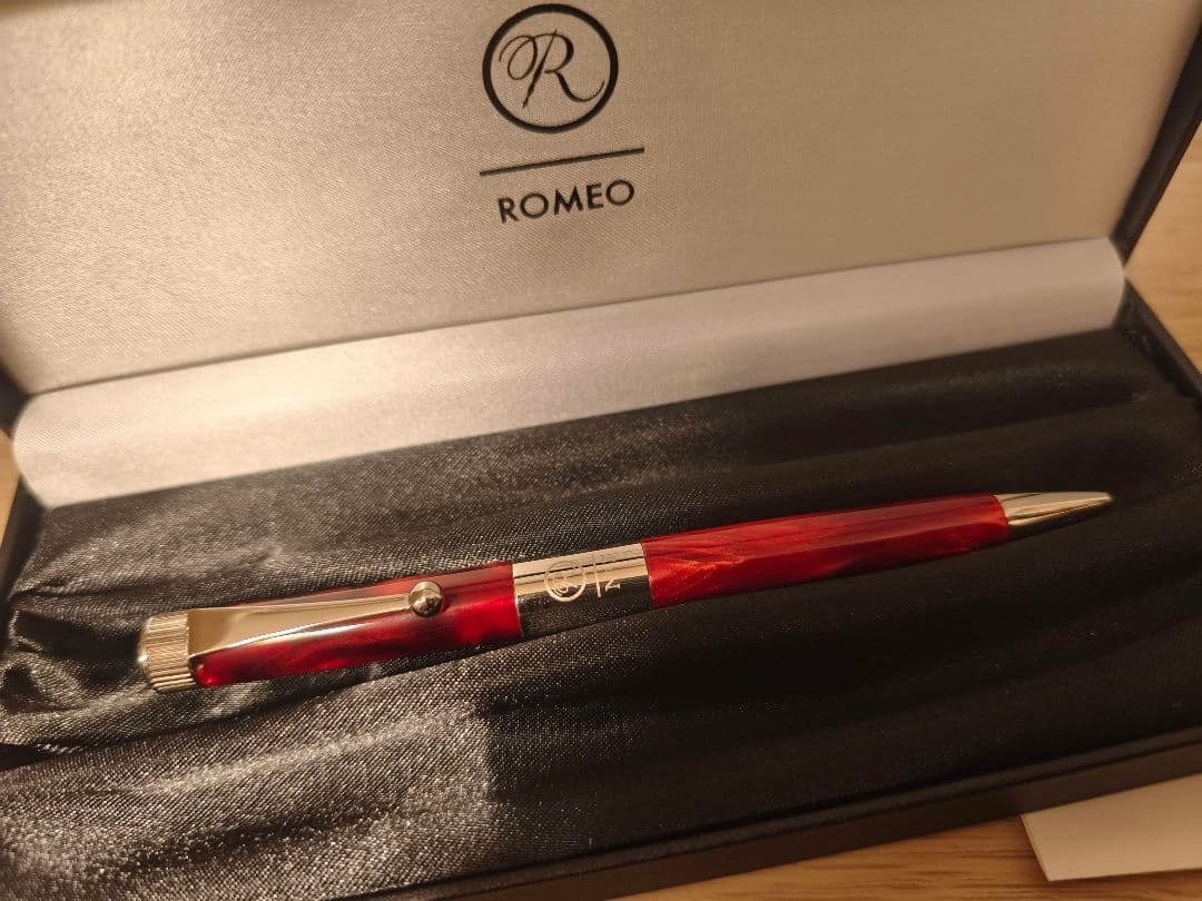 ROMEO ボールペン 細軸イタリアンレッド　ケース付き