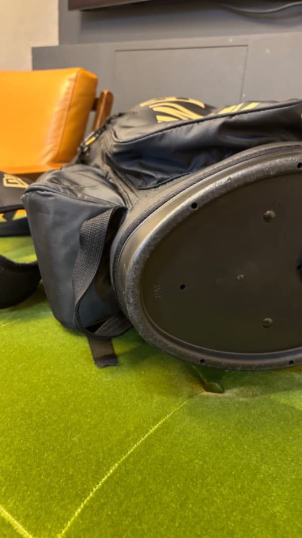 希少美品 NEW ERA ブラックゴールド スタンドキャディバッグ+レンジケース