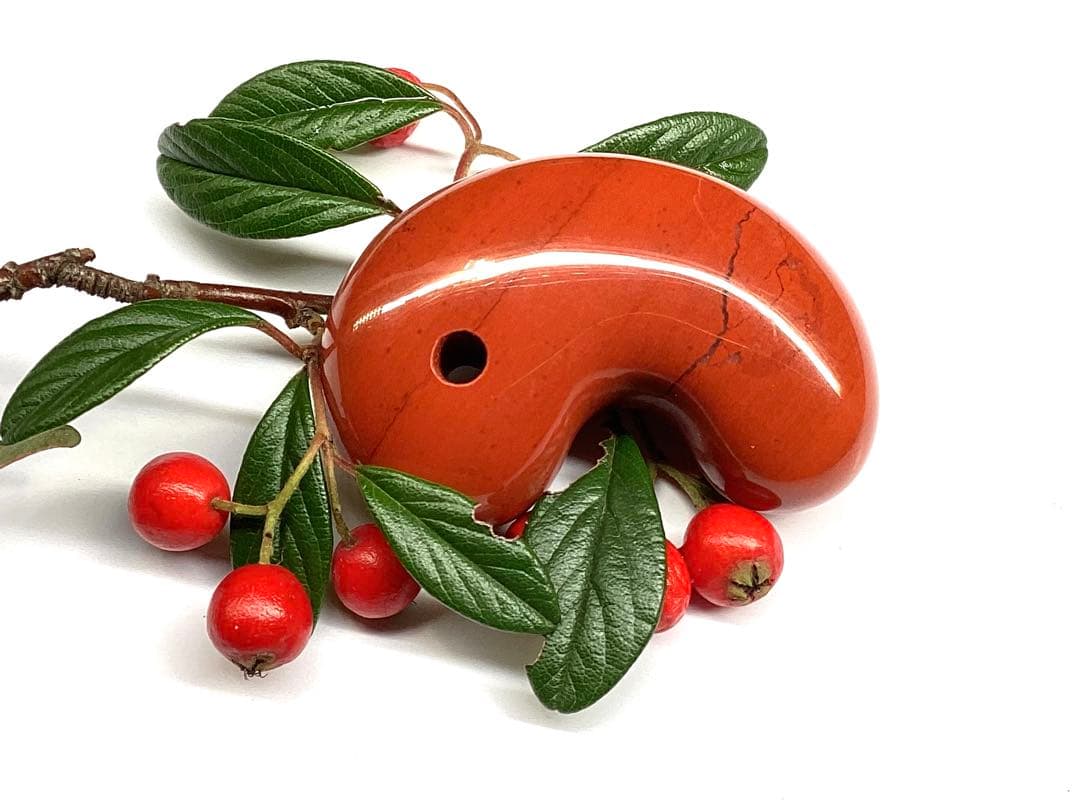 極上日本三大銘石‼️佐渡赤石勾玉　強力パワー黒線入り日本一美麗な赤色彩　安価卸し‼️