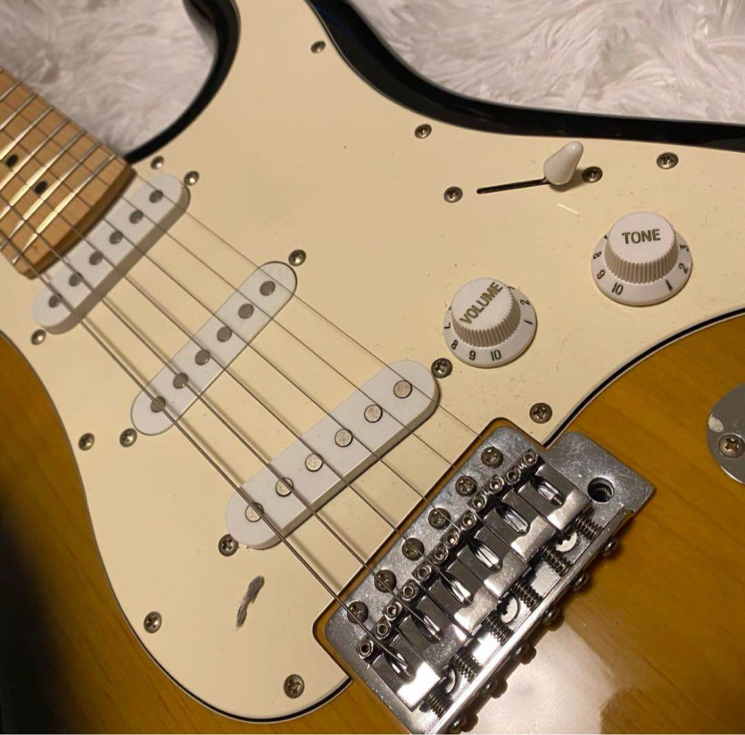 Fender ストラトキャスター 美品　カポ　ピック　ケース付き