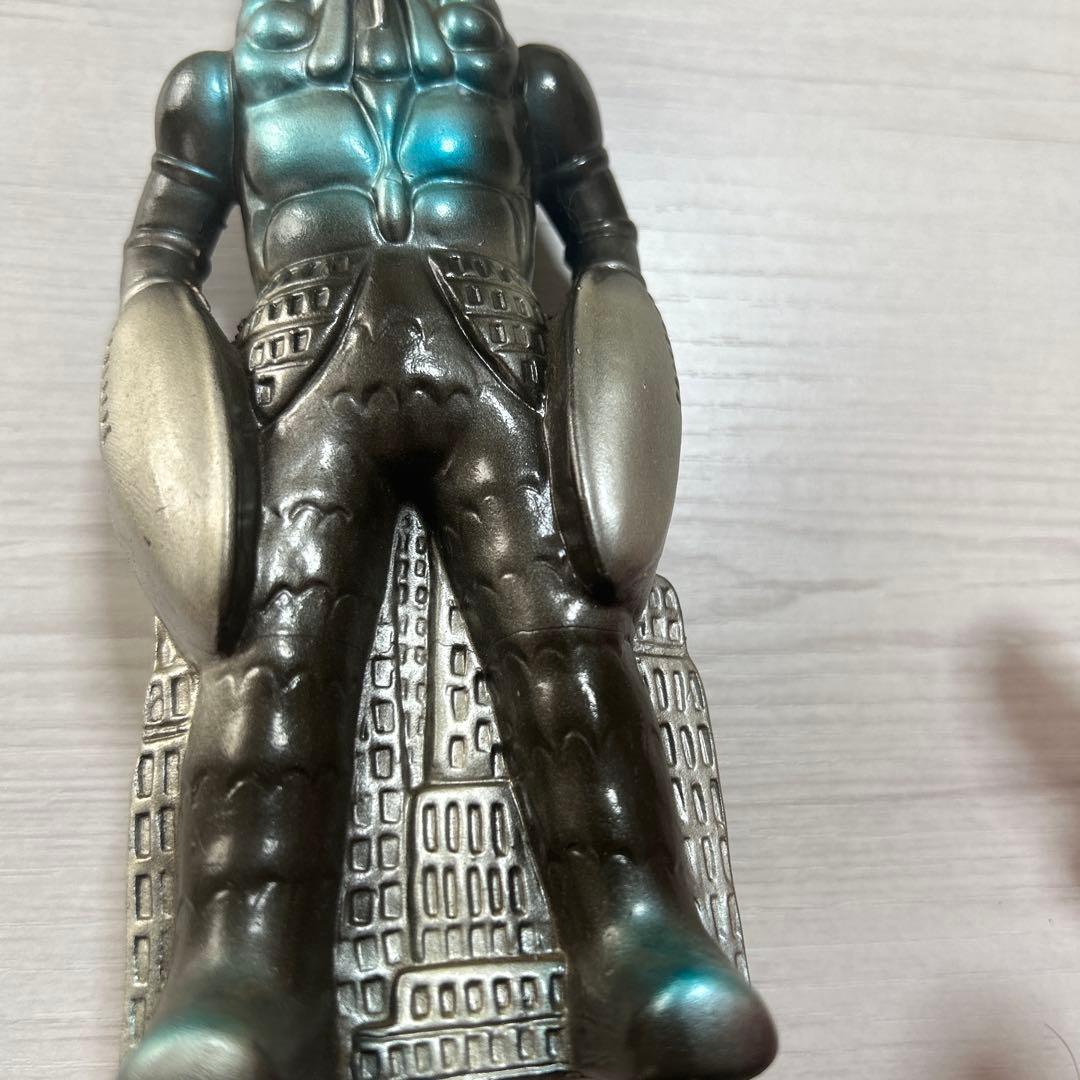 希少　ウルトラマン 怪獣 バルタン星人 陶器 貯金箱
