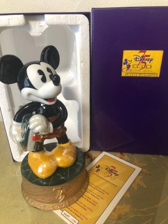 ディズニー生誕75周年記念　1000個限定　ミッキーマウス陶器フィギュア
