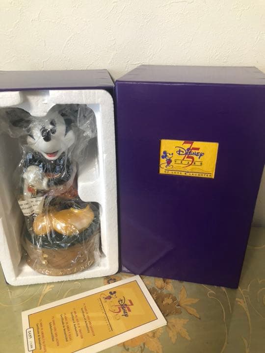 ディズニー生誕75周年記念　1000個限定　ミッキーマウス陶器フィギュア