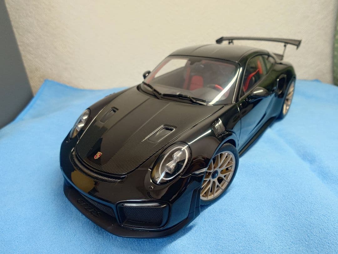 オートアート1/18 ポルシェ 911 (991.2) GT2