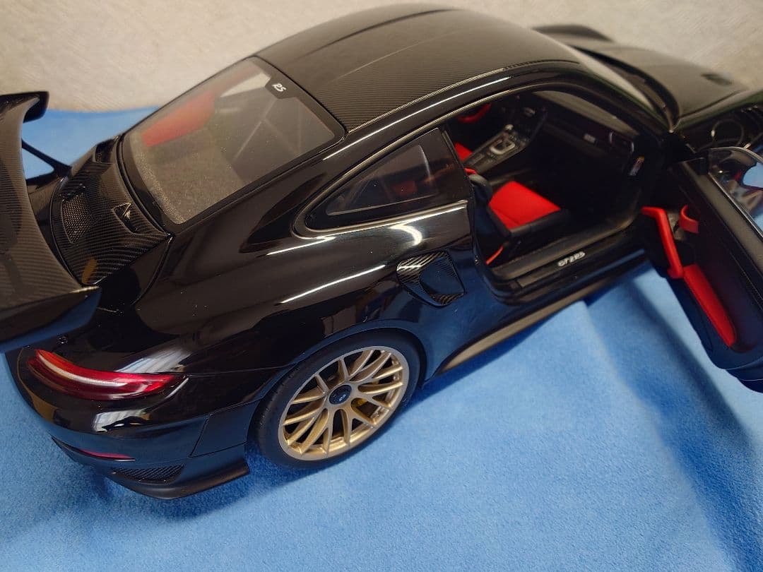 オートアート1/18 ポルシェ 911 (991.2) GT2