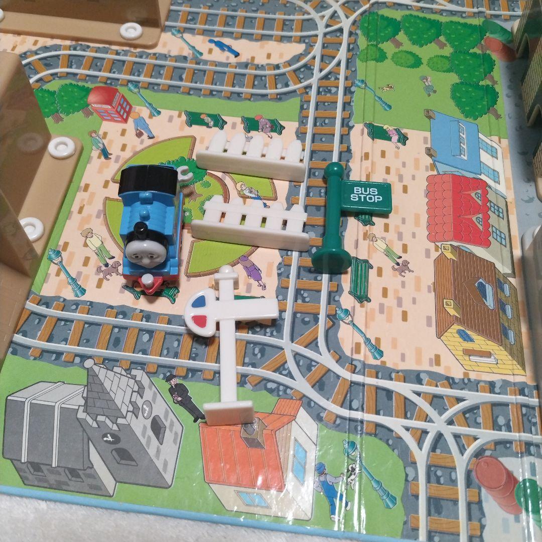 希少　トーマス　 ポケットファンタジーステーション　パッと出るタウン