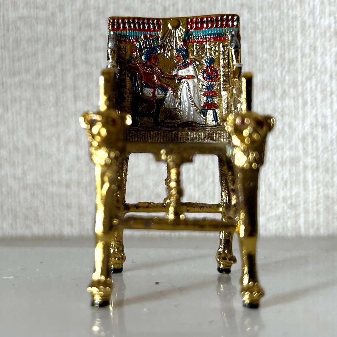 ツタンカーメン　玉座　アヌビス神