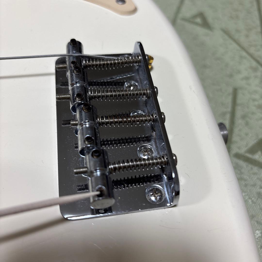 SquierとBUSKER'S プレベ(ネックを外して発送)