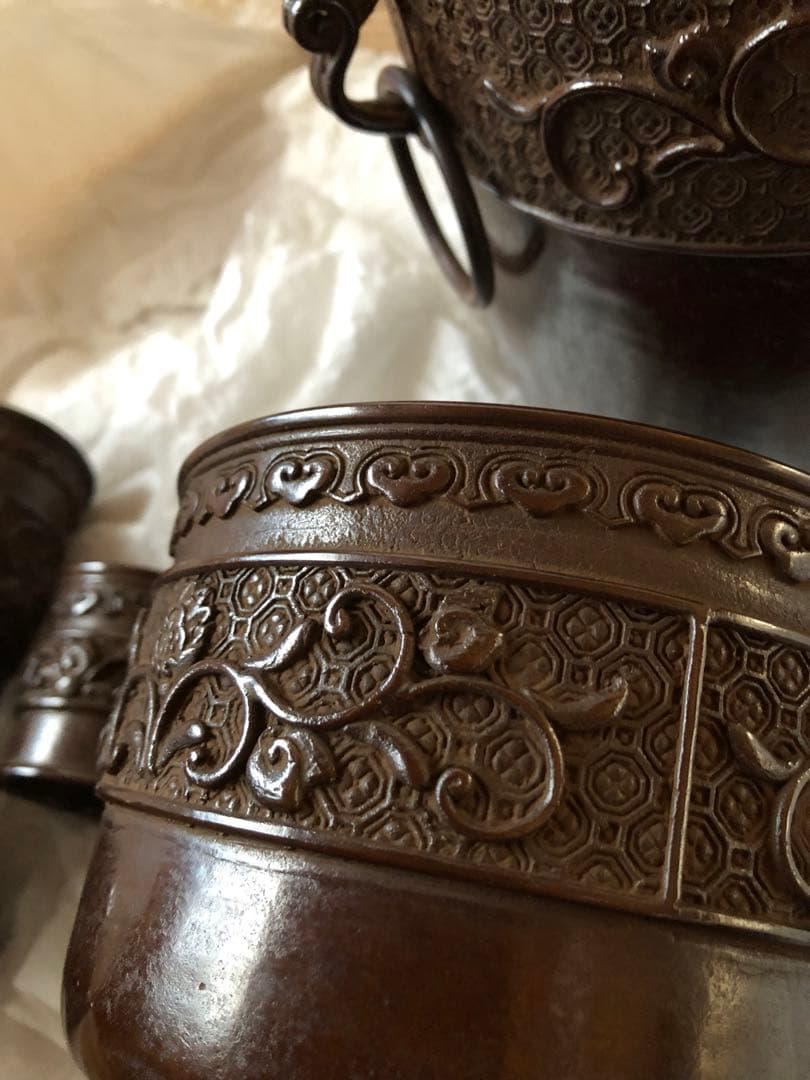 蠟型鋳銅　唐草文　皆具　須賀月真氏作　共箱入