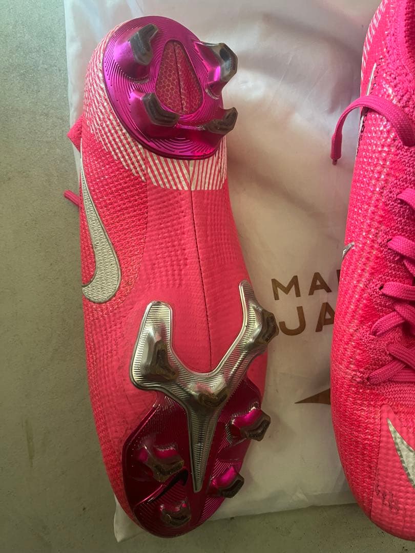 Nike サッカーシューズ ピンク FG