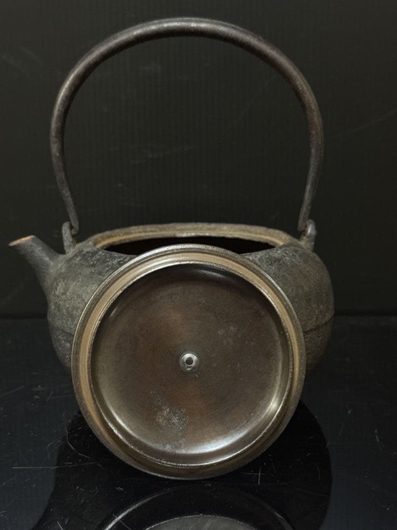 龍寿堂 浄寿 造 金象嵌提手 銀摘 平丸型 鉄瓶 茶道具