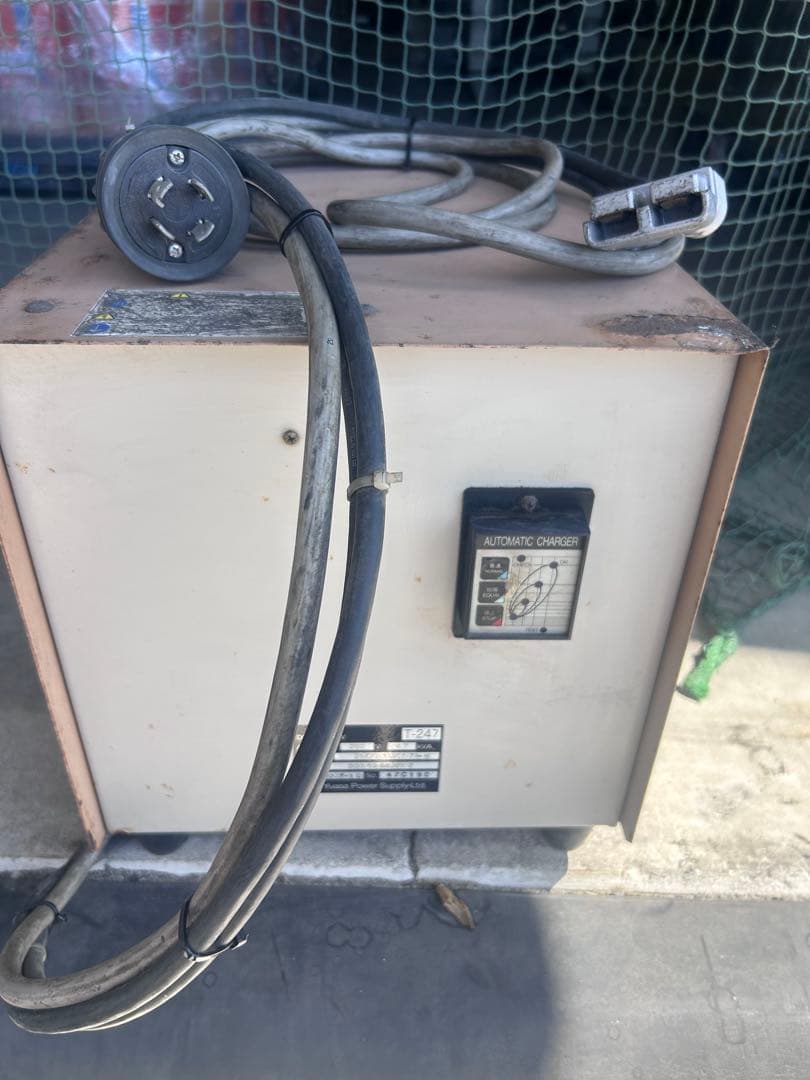フォークリフト　充電器　GS Yuasa 48V DC 200V AC 電源装置