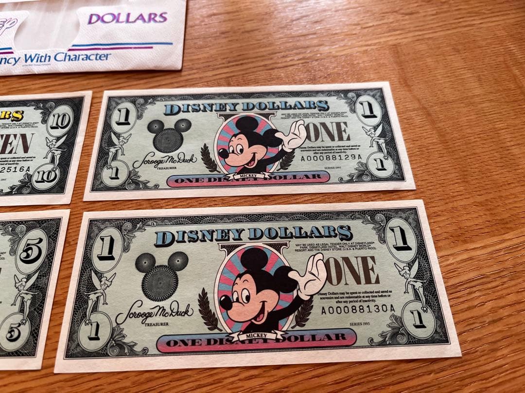Disney Dollars ディズニーダラー Aシリーズ1、5、10ドル　４枚