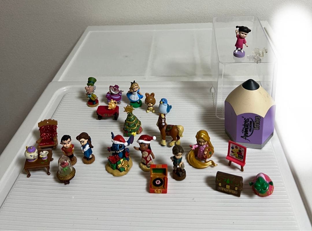 ディズニー、アニメータードール（ミニ）ベルとブーのフィギュアと小物セット