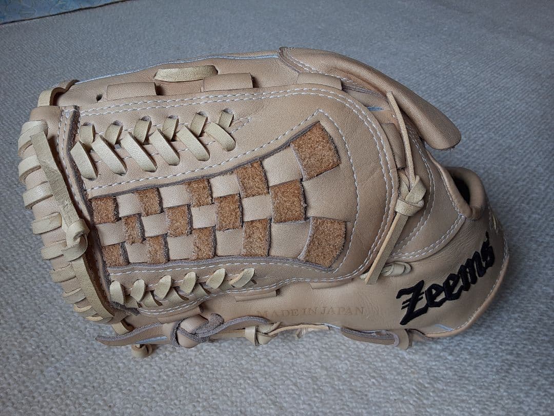 ジームスの軟式投手用グローブ　左利き用