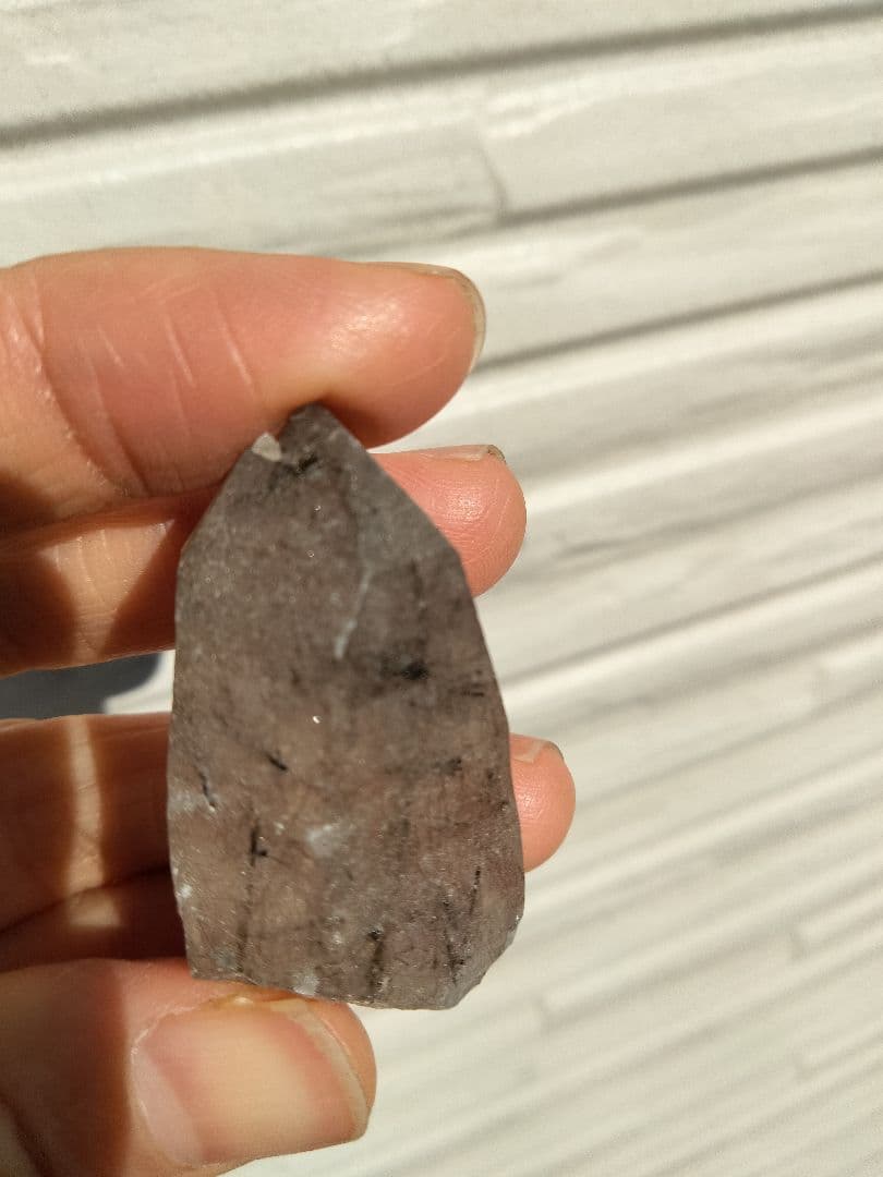 国産鉱物　山梨県　塩山竹森山　天然水晶　虹入り　トルマリン入り水晶　早い者勝ち